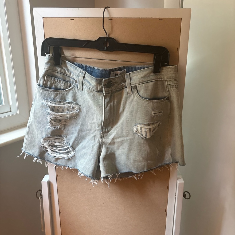 e

PAIGE Callie Distressed Denim Shorts Light Wash Size (size 28)